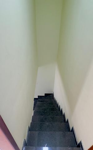 Casa para alugar com 130m², 2 quartos e 1 vaga Casa para alugar com 130m², 2 quartos e 1 vagaEscada