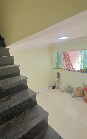 Casa para alugar com 130m², 2 quartos e 1 vaga Casa para alugar com 130m², 2 quartos e 1 vagaEscada