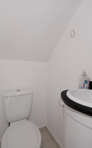 Casa de condomínio à venda com 83m², 2 quartos e 1 vagaLavabo
