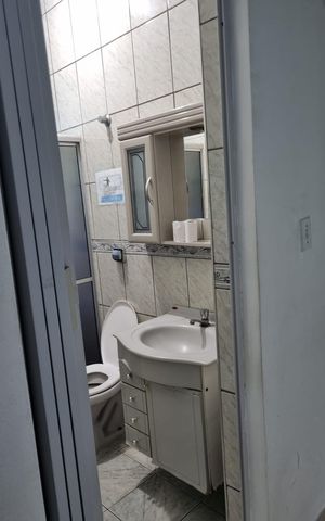 Casa à venda com 200m², 4 quartos e 2 vagasBanheiro