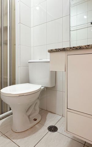 Apartamento à venda com 55m², 2 quartos e 1 vaga Apartamento à venda com 55m², 2 quartos e 1 vagaBanheiro Social