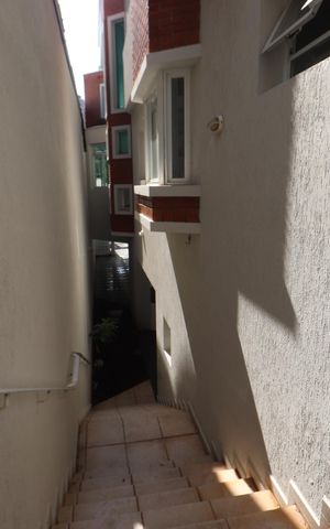 Casa à venda com 300m², 3 quartos e 5 vagasCorredor Lateral