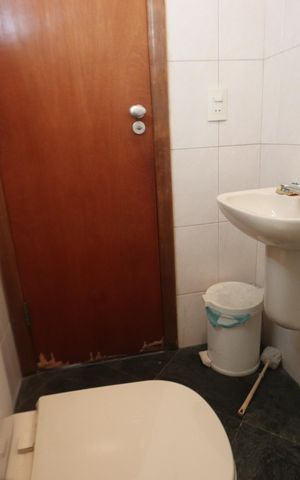 Casa à venda com 300m², 3 quartos e 5 vagasBanheiro de Serviço