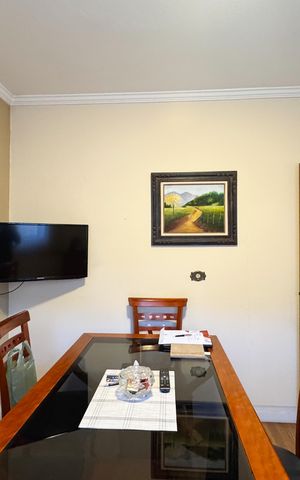 Casa à venda com 180m², 3 quartos e 2 vagas Casa à venda com 180m², 3 quartos e 2 vagasSala de Jantar