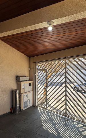 Casa à venda com 180m², 3 quartos e 2 vagas Casa à venda com 180m², 3 quartos e 2 vagasGaragem