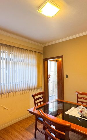 Casa à venda com 180m², 3 quartos e 2 vagas Casa à venda com 180m², 3 quartos e 2 vagasSala de Jantar