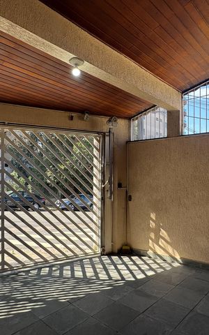 Casa à venda com 180m², 3 quartos e 2 vagas Casa à venda com 180m², 3 quartos e 2 vagasGaragem