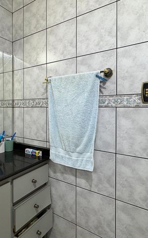 Casa à venda com 180m², 3 quartos e 2 vagas Casa à venda com 180m², 3 quartos e 2 vagasBanheiro Social