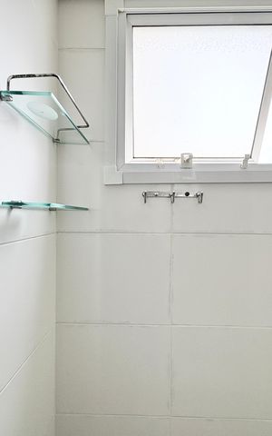 Apartamento à venda com 42m², 2 quartos e 1 vaga Apartamento à venda com 42m², 2 quartos e 1 vagaDetalhe do banheiro