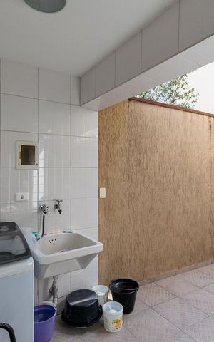 Casa à venda com 124m², 3 quartos e 2 vagas Casa à venda com 124m², 3 quartos e 2 vagasÁrea de Serviço