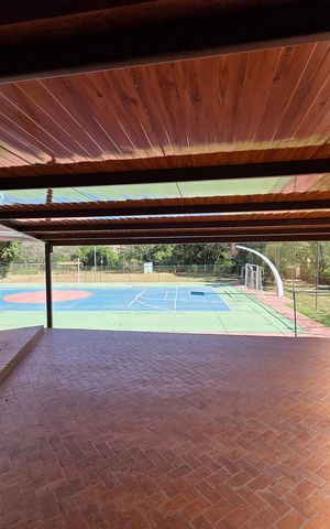 Casa de condomínio à venda com 599m², 4 quartos e 5 vagas Casa de condomínio à venda com 599m², 4 quartos e 5 vagasÁrea externa