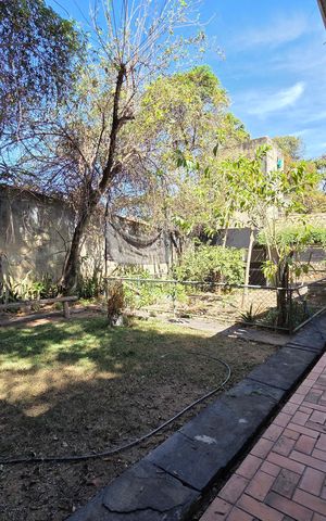 Casa de condomínio à venda com 599m², 4 quartos e 5 vagas Casa de condomínio à venda com 599m², 4 quartos e 5 vagasÁrea externa