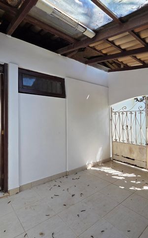 Casa de condomínio à venda com 599m², 4 quartos e 5 vagas Casa de condomínio à venda com 599m², 4 quartos e 5 vagasÁrea externa
