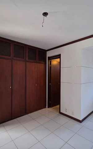 Casa de condomínio à venda com 599m², 4 quartos e 5 vagas Casa de condomínio à venda com 599m², 4 quartos e 5 vagasQuarto