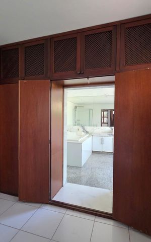 Casa de condomínio à venda com 599m², 4 quartos e 5 vagas Casa de condomínio à venda com 599m², 4 quartos e 5 vagasQuarto