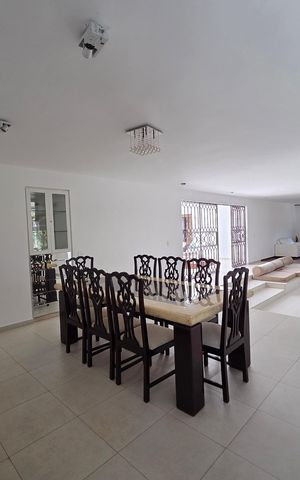 Casa de condomínio à venda com 599m², 4 quartos e 5 vagas Casa de condomínio à venda com 599m², 4 quartos e 5 vagasSala