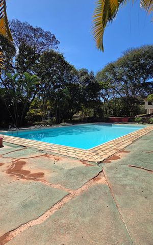 Casa de condomínio à venda com 599m², 4 quartos e 5 vagas Casa de condomínio à venda com 599m², 4 quartos e 5 vagasÁrea externa