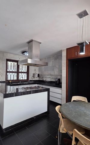 Casa de condomínio à venda com 599m², 4 quartos e 5 vagas Casa de condomínio à venda com 599m², 4 quartos e 5 vagasCozinha