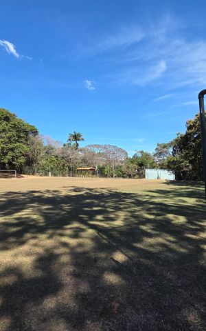 Casa de condomínio à venda com 599m², 4 quartos e 5 vagas Casa de condomínio à venda com 599m², 4 quartos e 5 vagasÁrea externa