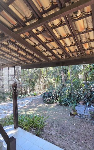 Casa de condomínio à venda com 599m², 4 quartos e 5 vagas Casa de condomínio à venda com 599m², 4 quartos e 5 vagasÁrea externa