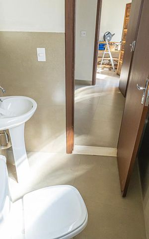 Casa à venda com 371m², 5 quartos e 3 vagas Casa à venda com 371m², 5 quartos e 3 vagassuite