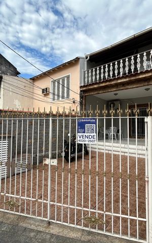 Casa à venda com 289m², 4 quartos e 2 vagasFachada + placa