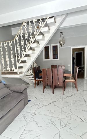 Casa à venda com 289m², 4 quartos e 2 vagasSala