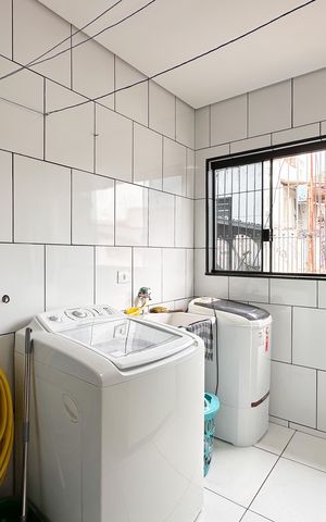 Casa à venda com 287m², 4 quartos e 3 vagas Casa à venda com 287m², 4 quartos e 3 vagasÁrea de Serviço - Casa 2