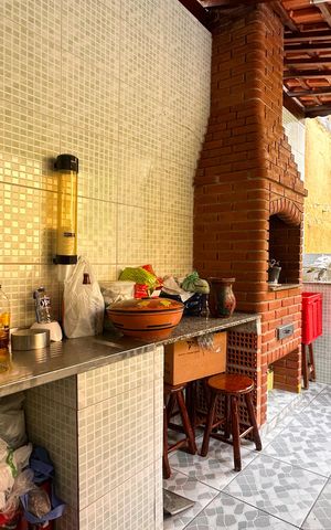 Casa à venda com 287m², 4 quartos e 3 vagas Casa à venda com 287m², 4 quartos e 3 vagasÁrea gourmet - Casa 1