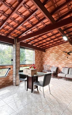 Casa à venda com 287m², 4 quartos e 3 vagas Casa à venda com 287m², 4 quartos e 3 vagasSacada - Casa 2