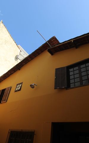 Casa de condomínio à venda com 130m², 3 quartos e 1 vagaFundos