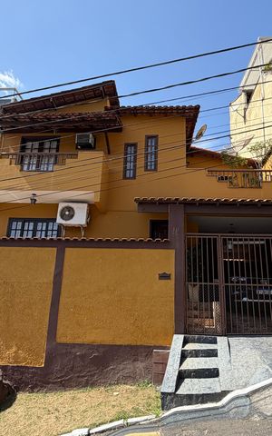 Casa de condomínio à venda com 130m², 3 quartos e 1 vaga Casa de condomínio à venda com 130m², 3 quartos e 1 vagaFachada