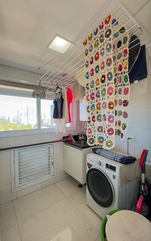 Apartamento à venda com 210m², 3 quartos e 3 vagasCozinha e Área de Serviço