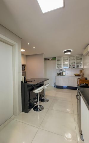 Apartamento à venda com 210m², 3 quartos e 3 vagasCozinha e Área de Serviço