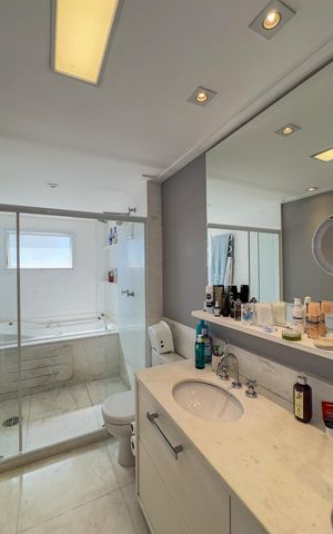 Apartamento à venda com 210m², 3 quartos e 3 vagasBanheiro da Suíte 1