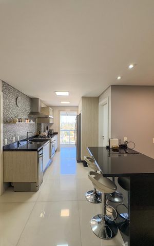 Apartamento à venda com 210m², 3 quartos e 3 vagasCozinha e Área de Serviço