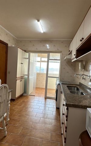 Apartamento para alugar com 128m², 3 quartos e 2 vagas Apartamento para alugar com 128m², 3 quartos e 2 vagasCozinha