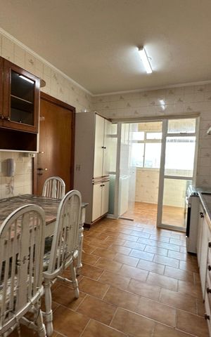Apartamento para alugar com 128m², 3 quartos e 2 vagas Apartamento para alugar com 128m², 3 quartos e 2 vagasCozinha