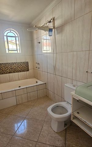 Casa para alugar com 150m², 3 quartos e 3 vagas Casa para alugar com 150m², 3 quartos e 3 vagasBanheiro