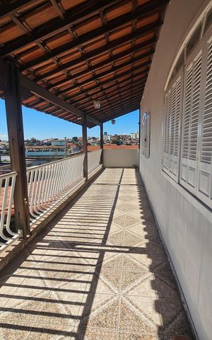 Casa para alugar com 150m², 3 quartos e 3 vagas Casa para alugar com 150m², 3 quartos e 3 vagasVaranda