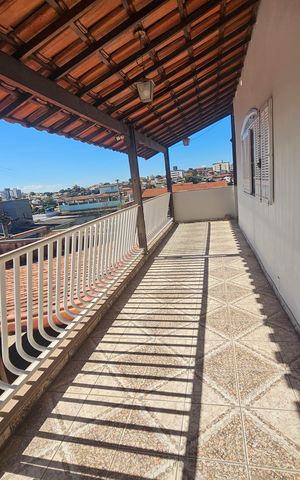 Casa para alugar com 150m², 3 quartos e 3 vagas Casa para alugar com 150m², 3 quartos e 3 vagasVaranda