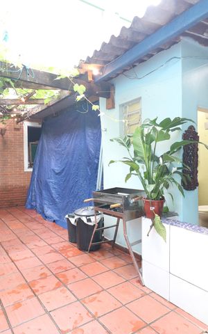 Casa à venda com 130m², 4 quartos e 1 vagaQuintal e área de serviço 