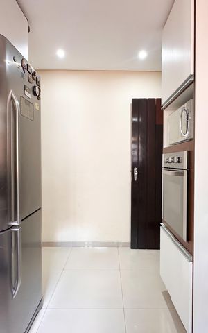 Casa à venda com 224m², 3 quartos e 4 vagas Casa à venda com 224m², 3 quartos e 4 vagasCozinha