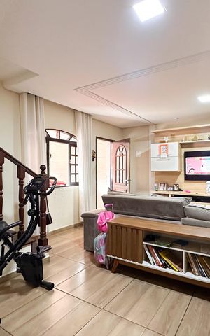 Casa à venda com 224m², 3 quartos e 4 vagas Casa à venda com 224m², 3 quartos e 4 vagasSala