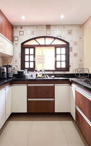 Casa à venda com 224m², 3 quartos e 4 vagas Casa à venda com 224m², 3 quartos e 4 vagasCozinha