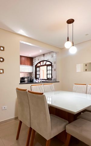 Casa à venda com 224m², 3 quartos e 4 vagas Casa à venda com 224m², 3 quartos e 4 vagasCopa