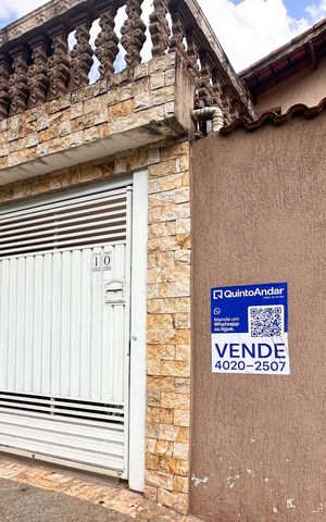 Casa à venda com 224m², 3 quartos e 4 vagas Casa à venda com 224m², 3 quartos e 4 vagasFachada