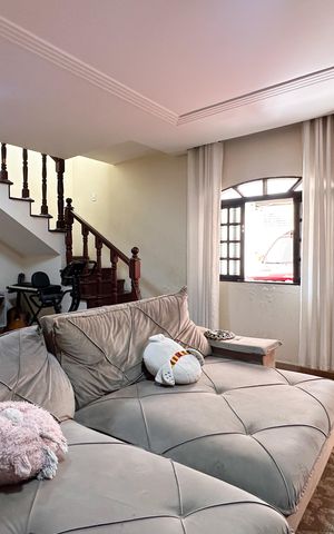 Casa à venda com 224m², 3 quartos e 4 vagas Casa à venda com 224m², 3 quartos e 4 vagasSala