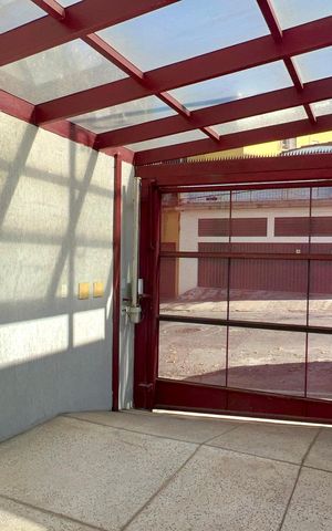 Casa à venda com 222m², 2 quartos e 1 vaga Casa à venda com 222m², 2 quartos e 1 vagaGaragem