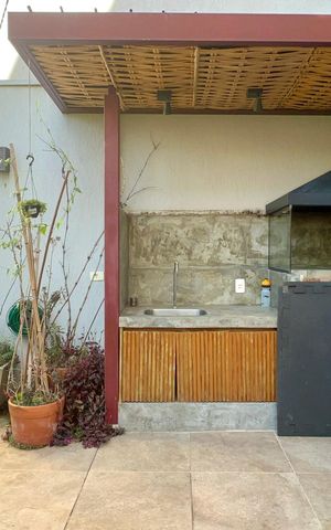 Casa à venda com 222m², 2 quartos e 1 vaga Casa à venda com 222m², 2 quartos e 1 vagaQuintal